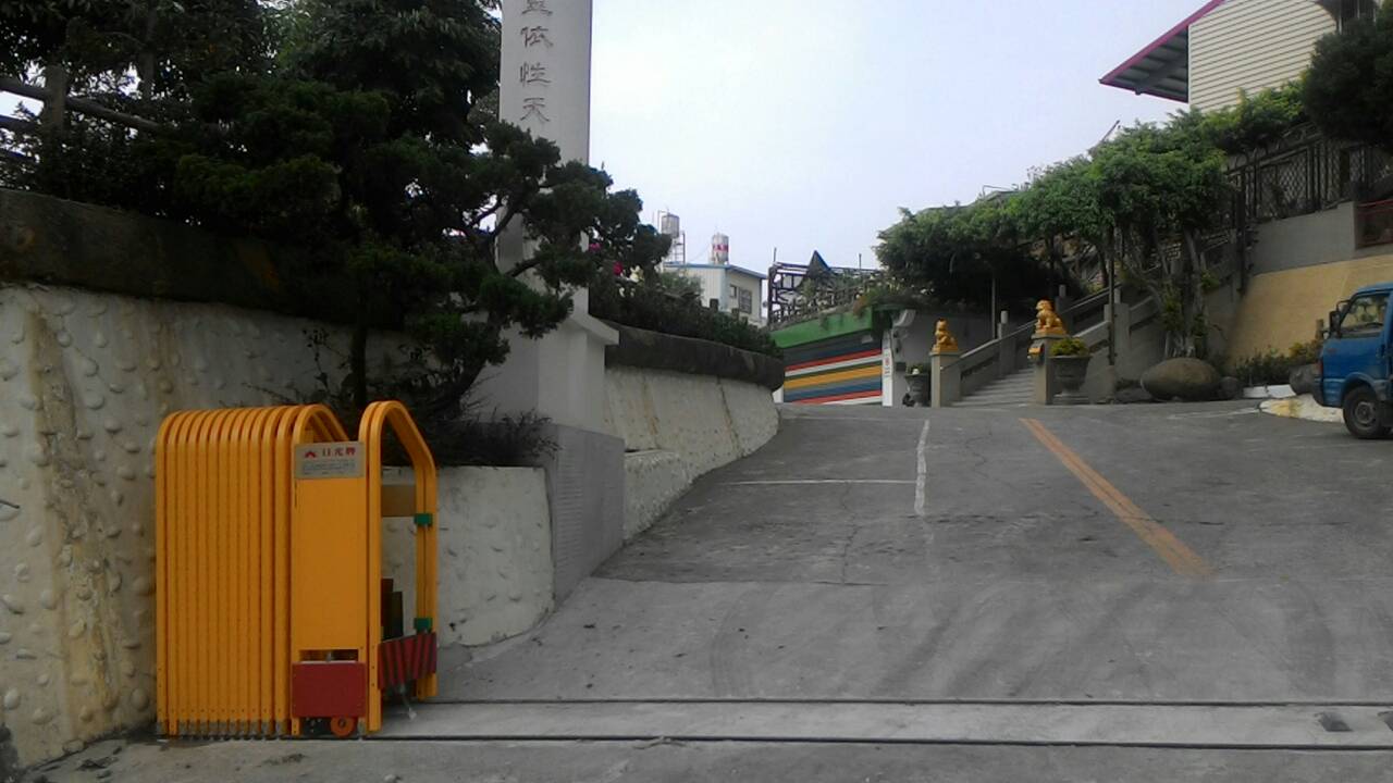 地勢不平或斜坡地-電動伸縮大門-金山日光牌